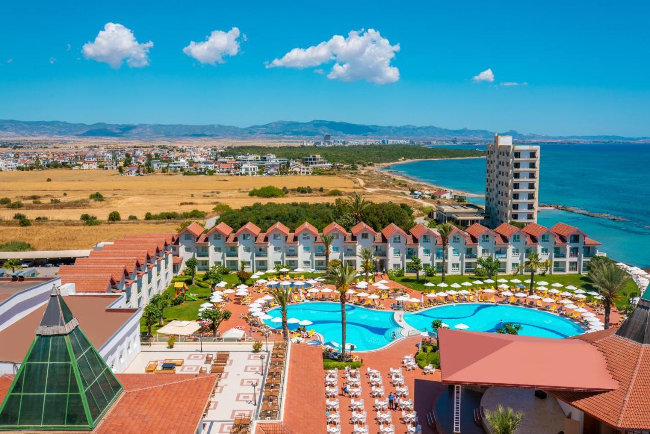 Salamis Bay Conti Resort Hotel & Casino Фамагуста Екстер'єр фото A view of the hotel
