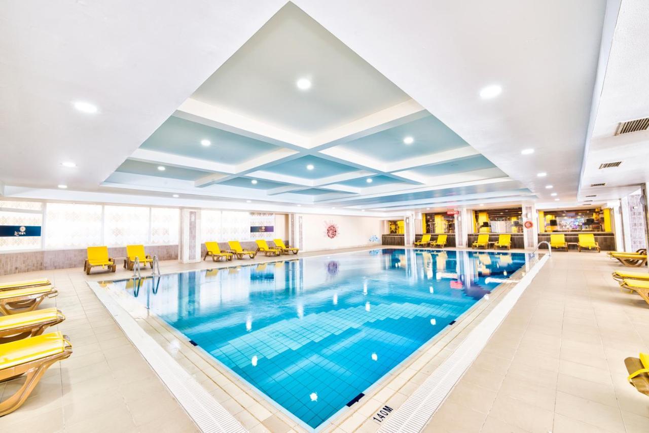 Salamis Bay Conti Resort Hotel & Casino Фамагуста Екстер'єр фото The swimming pool at the hotel